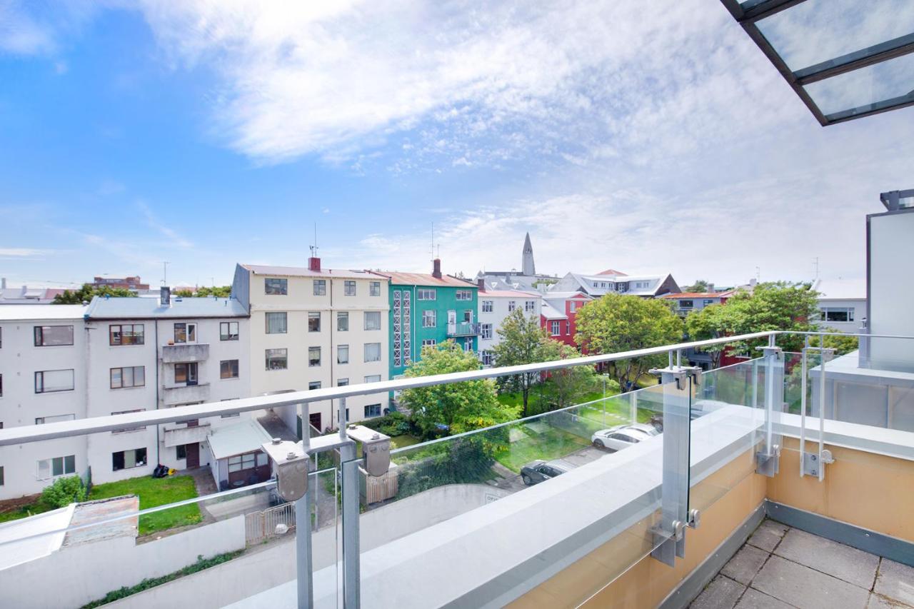 Penthouse Apartment On The Main Shopping Street Reykjavík Kültér fotó