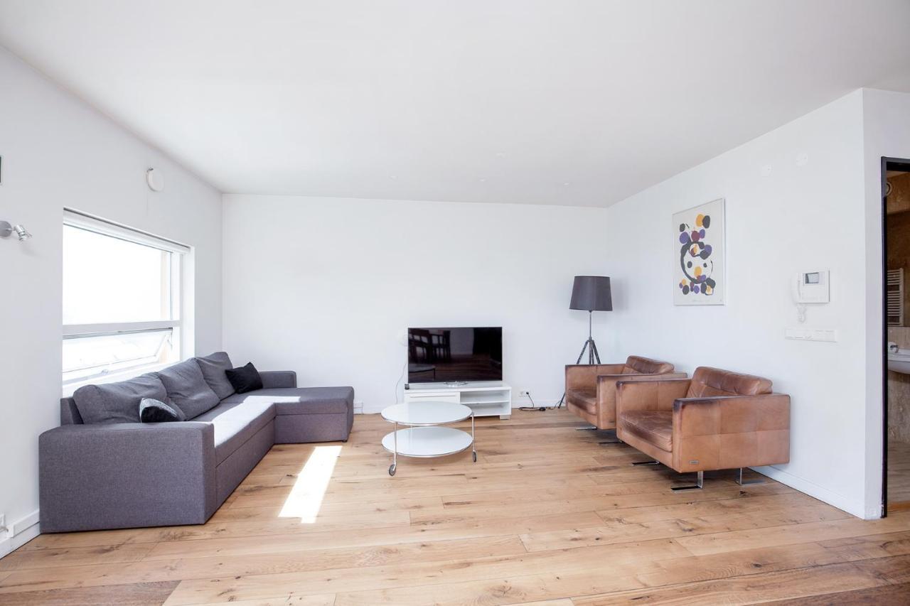 Penthouse Apartment On The Main Shopping Street Reykjavík Kültér fotó