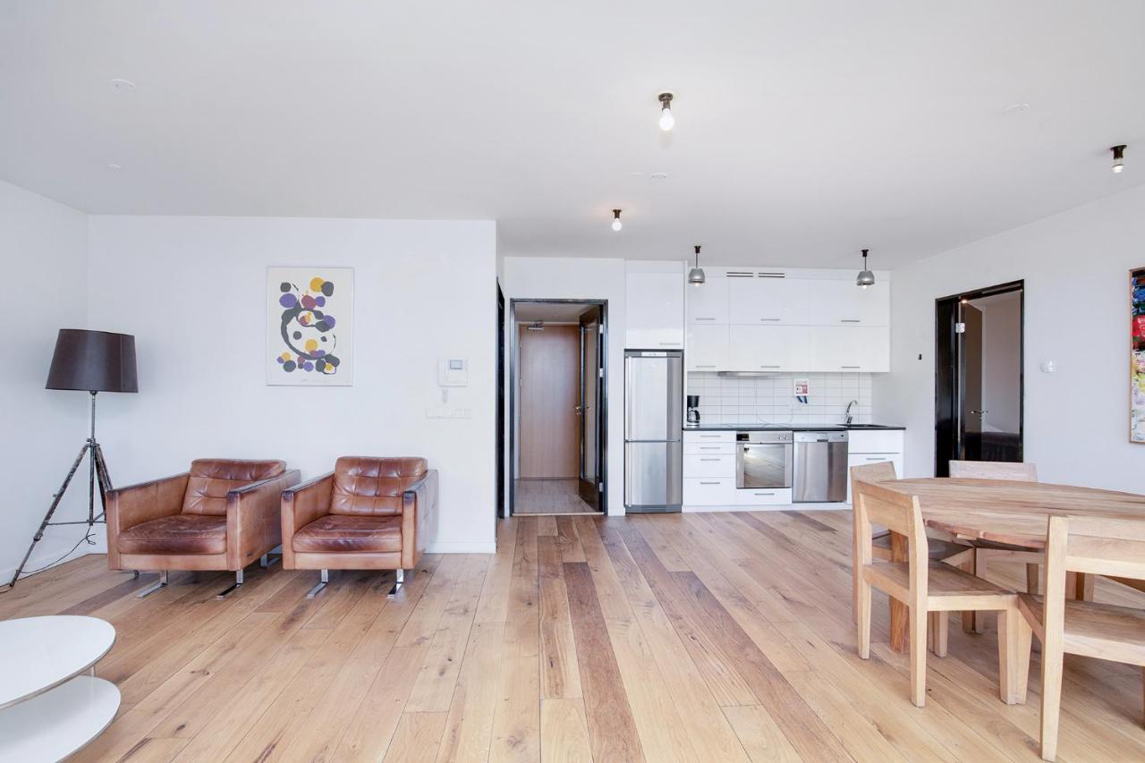 Penthouse Apartment On The Main Shopping Street Reykjavík Kültér fotó